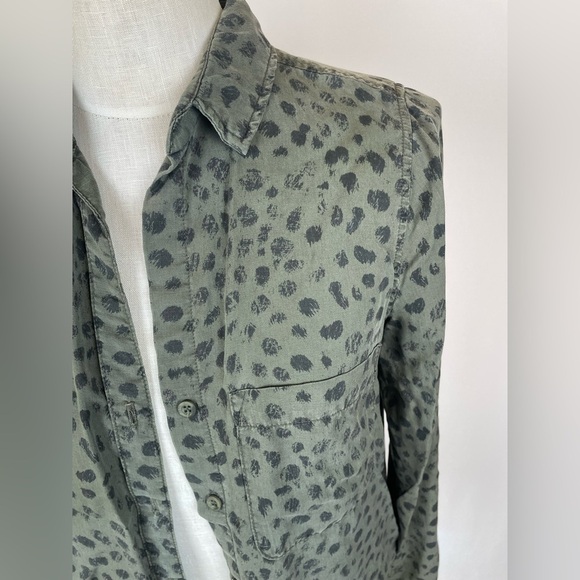 Bella dahl olive green leopard print long sleeve button down blouse Size S - Picture 3 of 6
